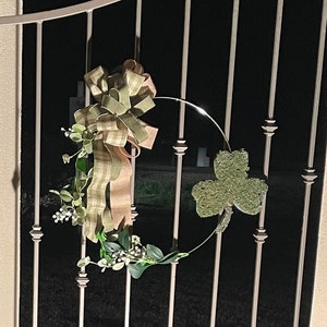 Unfinished Wood Shamrock Shape for St Patrick's Day Crafts - Ideal for Up to 46 DIY Projects